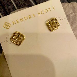 Kendra Scott studs with dust bag and gift Box